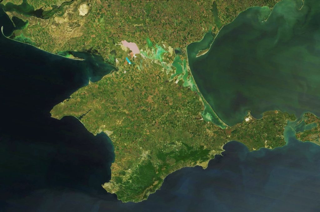 Площа Криму: 26 850 км² точності