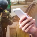 Чи має право поліція перевіряти телефон: законні межі та ваші права