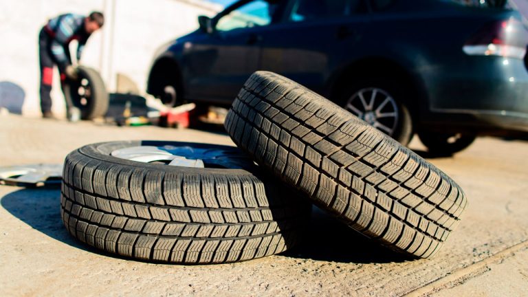 Коли перевзувати авто на літню гуму: повний гід для безпечної заміни