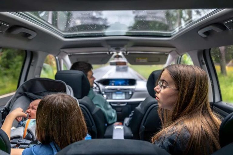 Штраф за більшу кількість пасажирів в легковому авто: що загрожує у 2026