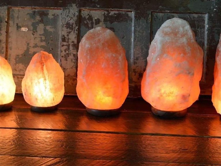 Соляні лампи: користь, міфи і реальність