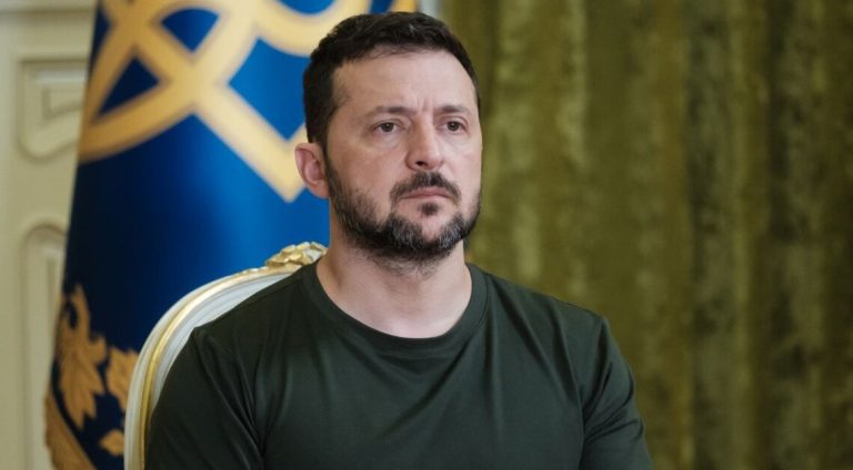 Володимир Зеленський: шлях від сцени до президентського крісла в часи війни