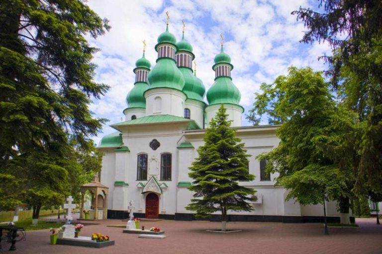 Яке свято 30 червня: церковні традиції, міжнародні дати та народні звичаї